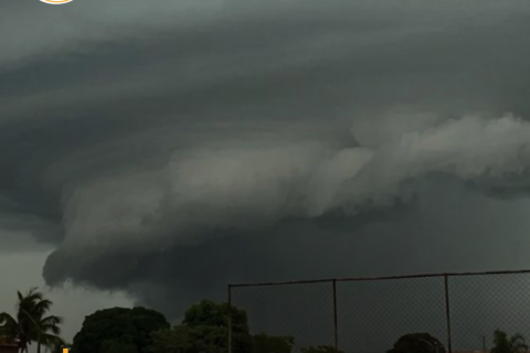 Frente fria traz chuva e temporais isolados durante domingo de eleições em SC com ventos até 70 km/h