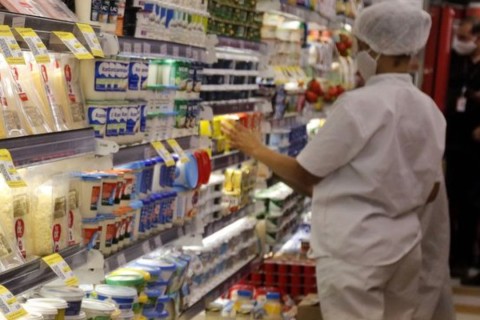 Inflação oficial de agosto fecha em -0,32%, menor taxa em quatro anos