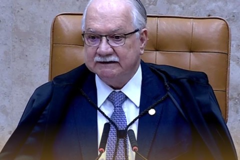 10h35 - Inicia sessão histórica no plenário, o julgamento de Alexandre de Moraes no STF.
