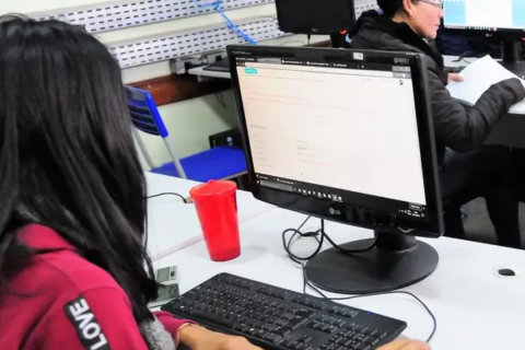 Brasil supera 100 mil escolas públicas com internet gratuita
