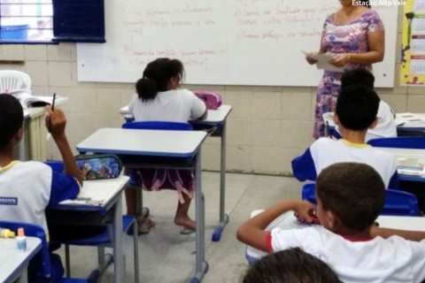Comissão aprova reajuste dos professores; salário mínimo da categoria sobe para R$ 5,1 mil