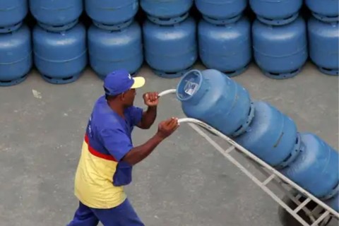 Governo libera R$ 330 milhões para segurar preço do gás de cozinha