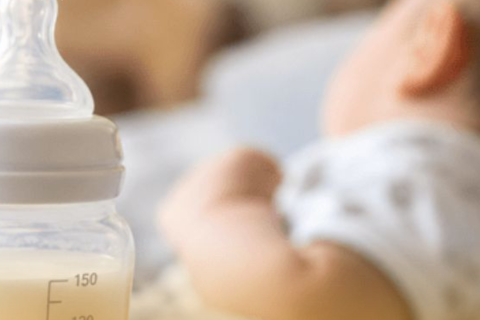 Criança sofre reação alérgica após tomar leite em creche de SC. Demora no socorro é apontada pela Justiça e município é condenado a pagar R$ 10 mil