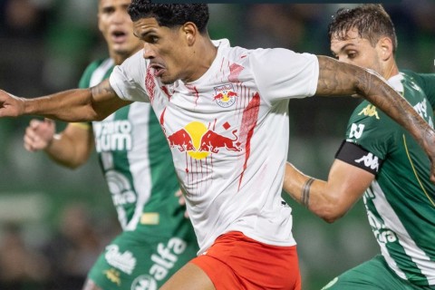 Bragantino vence e afunda Chapecoense na lanterna do Campeonato Brasileiro