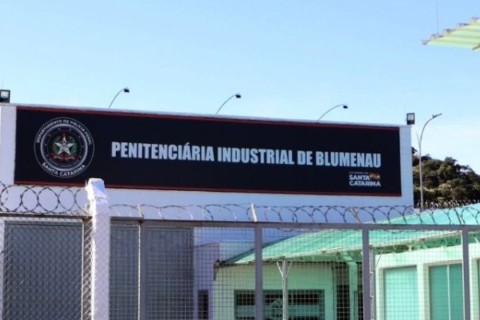 Detento é encontrado morto e companheiro de cela confessa crime em SC