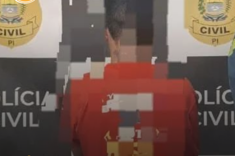Homem vai à polícia, pergunta por que está sendo procurado e acaba indo para o xadrez; entenda o motivo