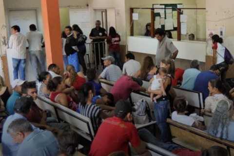 Fila da saúde ultrapassa 700 registros após pacientes esperarem mais de 100 dias por atendimento, e Justiça intervém em SC