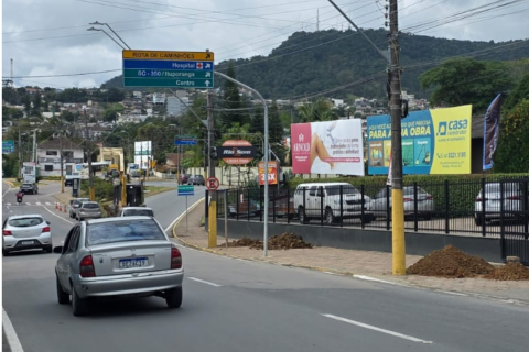 Troca de postes vai causar desvios de trânsito na rua Vidal Ramos, em Rio do Sul