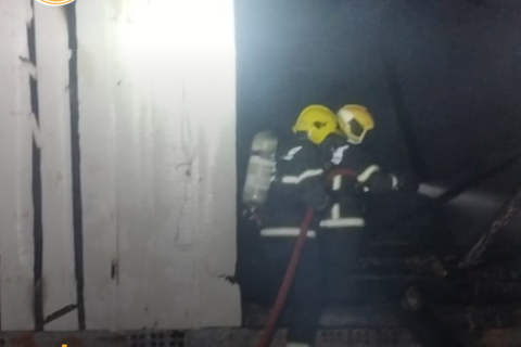 Incêndio destrói parte de residência abandonada em Rio do Sul