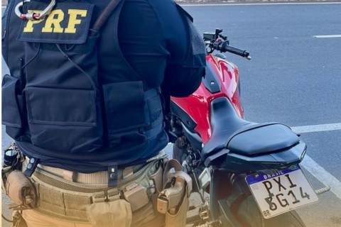 PRF apreende motocicleta com placa adulterada na BR-470, em Blumenau