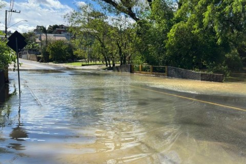 Rio Itajaí-Açu chega a 6,79 metros e causa transtornos pontuais em Rio do Sul