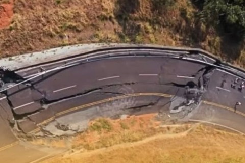 Rodovia que afundou após fortes chuvas está interditada há 3 anos e ainda não tem prazo para liberação em SC