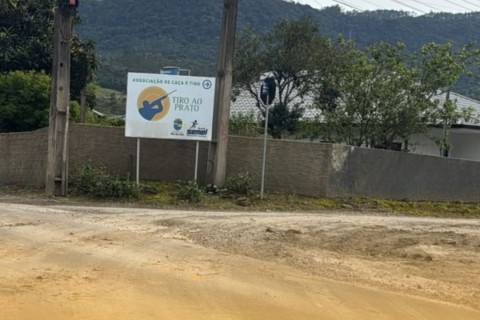 Obra na rua Antônio Dolzani causa interdição parcial no trânsito da Valada São Paulo