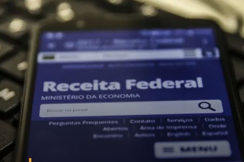 Quase 500 mil brasileiros na malha fina recebem carta da Receita Federal até terça-feira