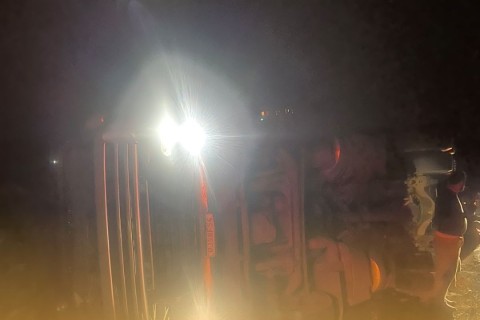 Carreta tomba na Serra do Ilhéus, em Pouso Redondo