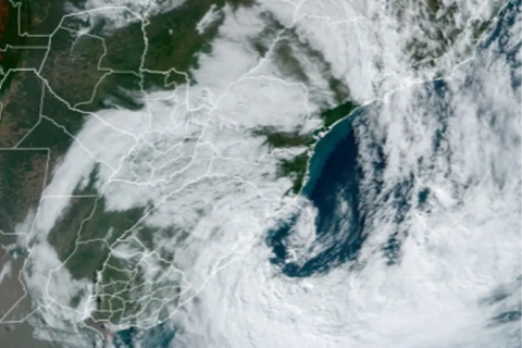 Ciclone cria rota de perigo e deixa 4 estados em alerta para granizo e ventos de 100 km/h