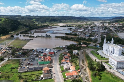 Rio do Oeste: Nível do Rio Itajaí do Oeste sobe e ascende alerta no município.