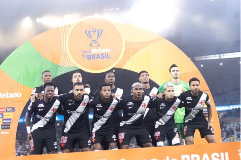 Contra o Vitória, Vasco tenta repetir feito que não alcança há mais de 30 anos na Copa do Brasil