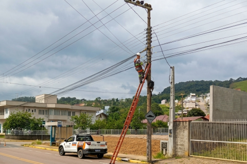 Operação Limpa Fios avança para nova etapa no bairro Progresso