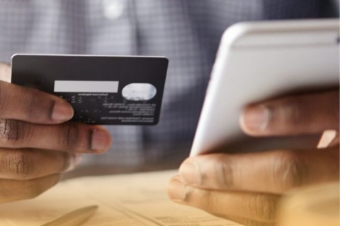 Brasil chega a 83,9 milhões de inadimplentes e cartão de crédito lidera dívidas que deixaram milhões de brasileiros no vermelho
