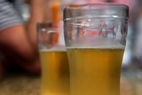 Álcool e cigarro podem causar cegueira, alertam especialistas