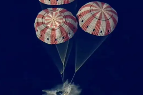 Astronautas da Artemis 2 voltam à Terra 'felizes e saudáveis' após missão à Lua