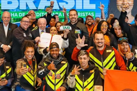 Lula cria programa de R$ 30 bilhões para motoristas de aplicativos