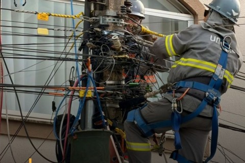Mutirão Limpa Fios chega à Rua Sete de Setembro com nova etapa de reorganização da rede