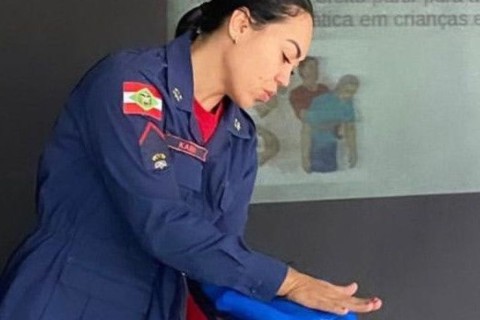 Na semana do Dia das Mães, Operação Maternar do Corpo de Bombeiros Militar de SC leva instrução de primeiros socorros a gestantes