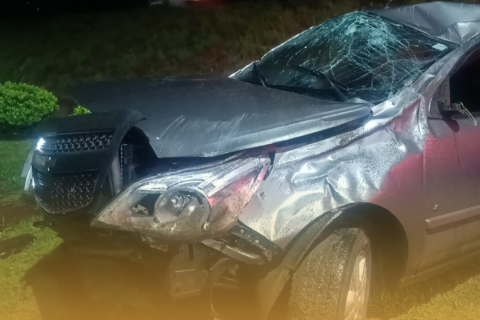 Capotamento deixa mulher ferida em Pouso Redondo