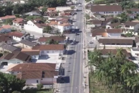 Caso de bandeira nazista na frente de casa leva morador de Santa Catarina à condenação