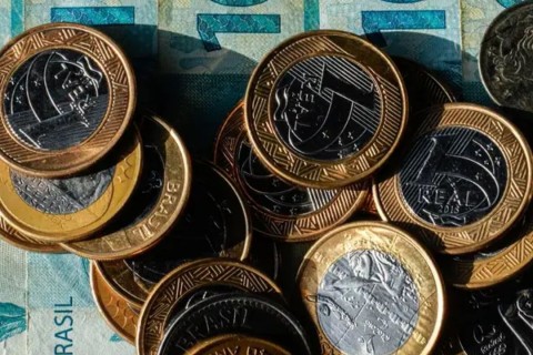 Orçamento de 2027 prevê salário mínimo de R$ 1.741