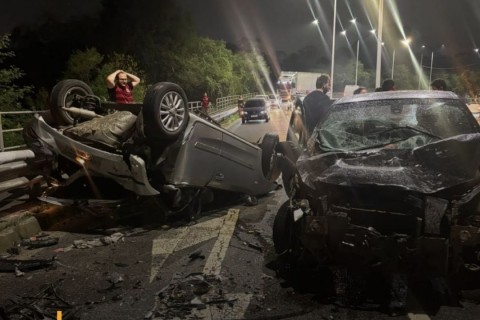 Dois jovens de 18 anos morrem após grave acidente em Blumenau