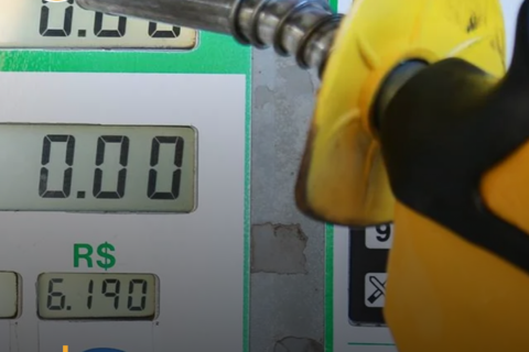 A 16 dias do 2° turno, governo Lula zera impostos federais sobre a gasolina