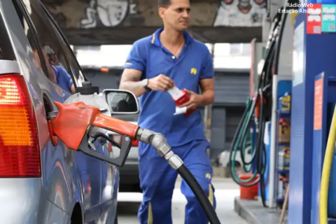 Governo fixa subvenção à gasolina em R$ 0,44 por litro