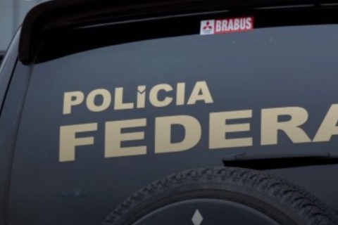 Esquema de fraude em investimentos atinge mais de 10 mil pessoas e bloqueia 100 milhões em bens durante operação da PF em SC. Rio do Sul está entre as cidades investigadas.