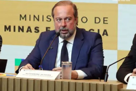 Governo cria subsídio de até R$ 0,89 para segurar preço da gasolina