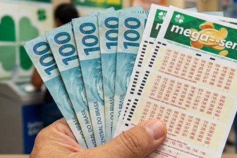 Mulher ganha R$ 103 milhões na Mega-Sena e ex-marido pede o prêmio na Justiça
