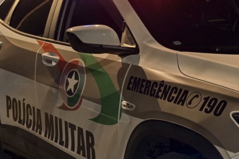 Pai ouve tiros e encontra filho e nora mortos dentro de casa em SC