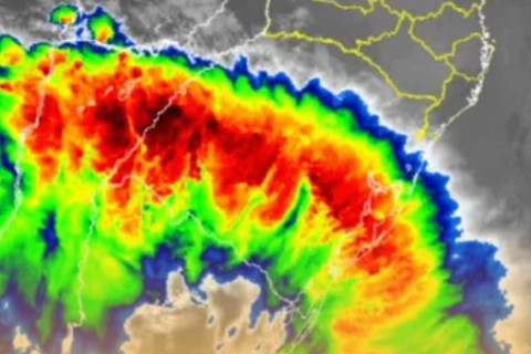 Nova frente fria se aproxima e imagens de satélite mostram “mancha” de chuva chegando a SC