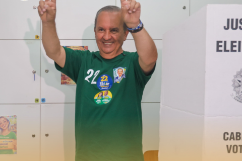 Jorginho Mello vota em Herval d’Oeste durante o primeiro turno