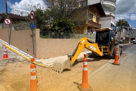 Rua dos Pioneiros terá nova interdição nesta sexta-feira para conclusão da pavimentação