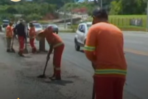 Trabalhadores e máquinas voltam à BR-470 após meses de espera por avanço em obras de duplicação em SC