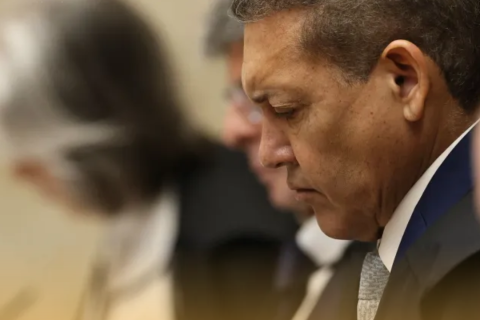 Após se declarar impedido, Nunes Marques pede para se retirar do plenário