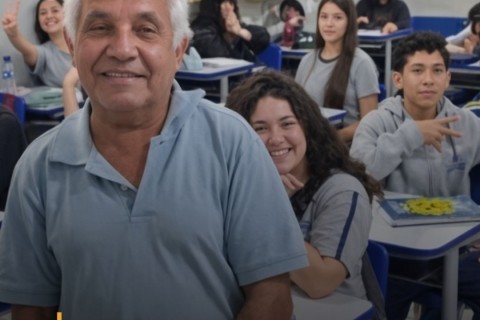 Morador de SC faz faculdade para ser professor e vira estagiário aos 79 anos