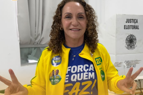 Candidata pelo PL no Alto Vale, Chica do Eskudlark vota nas eleições 2026.