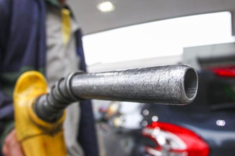 Alta na gasolina "vai acontecer já já", diz presidente da Petrobras