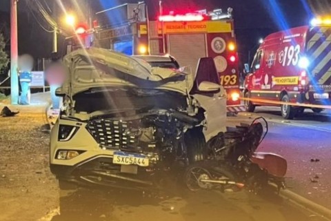 Motociclista de 27 anos morre após grave colisão com carro em SC