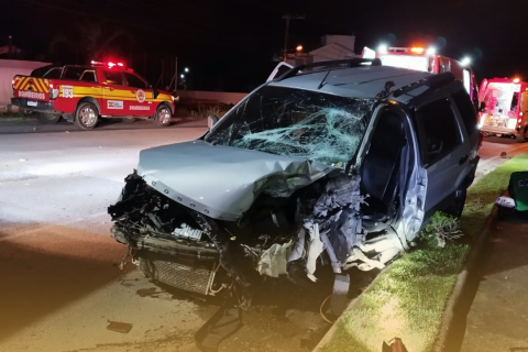 Motorista fica preso às ferragens após colisão na SC-350, em Aurora