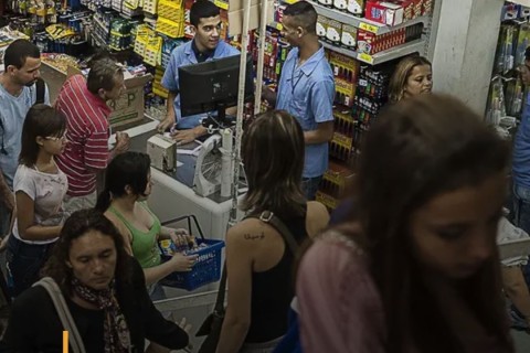Vendas no comércio varejista têm variação de 0,1% em agosto